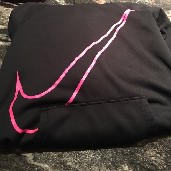 Nike Sweaters - Women’s dri fit Nike thermal hoodie